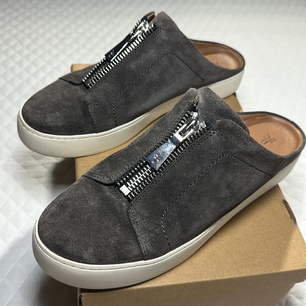 FRYE GIO Genuine Suede & Leather Slip on Slides. Size 10. Dark Gray. Like New.
